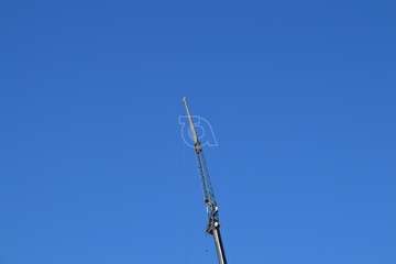 Una grúa de 80 metros trabaja en la reparación del Neptuno en Melenara/TA.